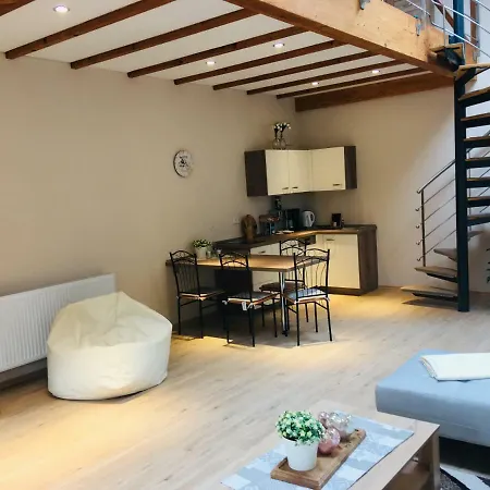 Am Nuerburgring/wintersport Arft Apartment *