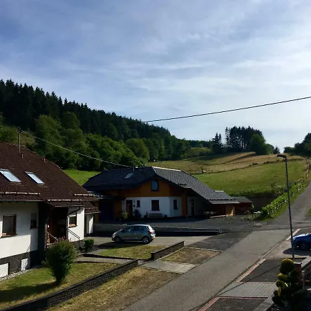 Am Nuerburgring/wintersport Arft Apartment *